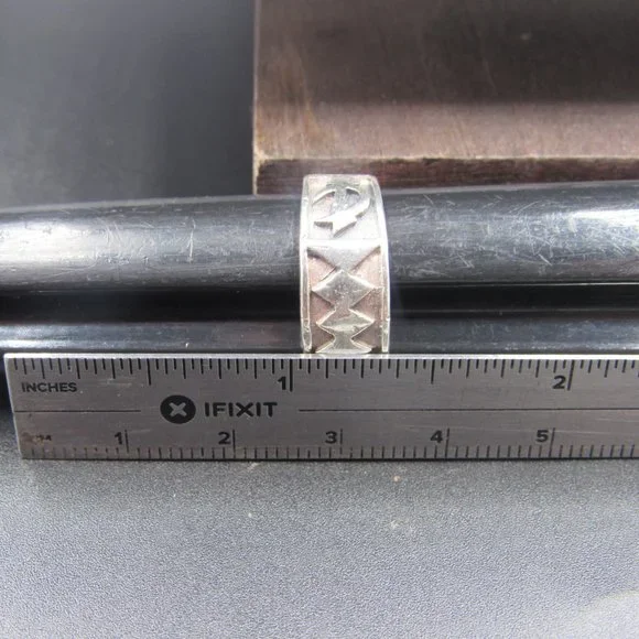 Size 8.25 Sterling Silver Worn Rustic Odd Shapes Band Ring Vintage - Picture 7 of 8